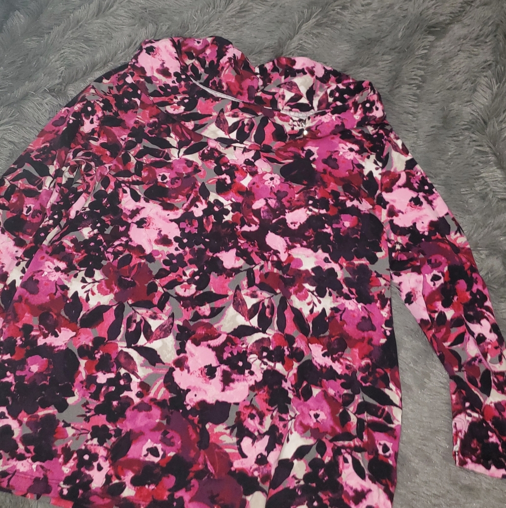 Floral semi turtle neck top - Picture 7 of 8